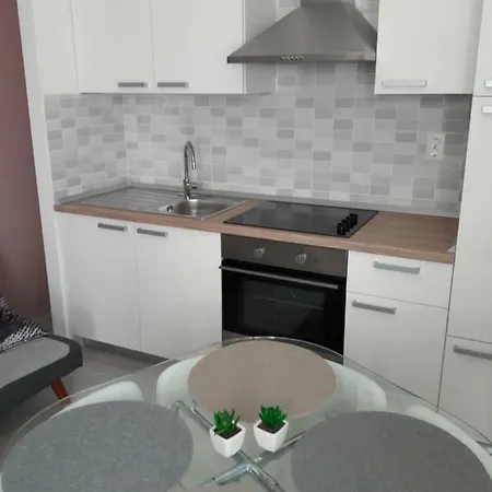 New Dany With Parking For Two アパート