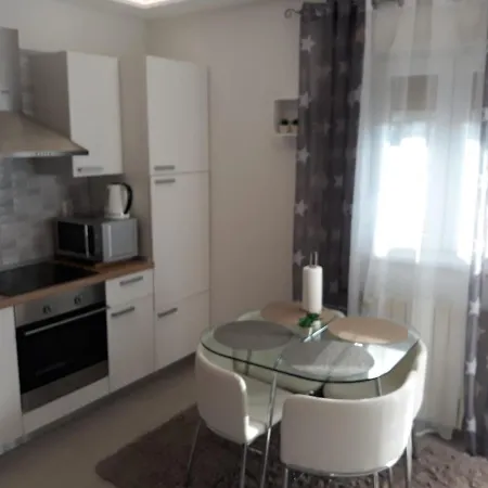 アパート New Dany With Parking For Two *